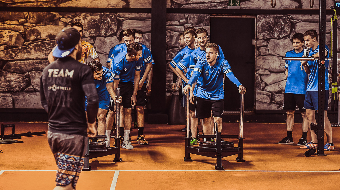 SC Kühlenfels 1. Mannschaft beim Cross Gym Training mit Bastian Lumpp in der Sportwelt Pegnitz
