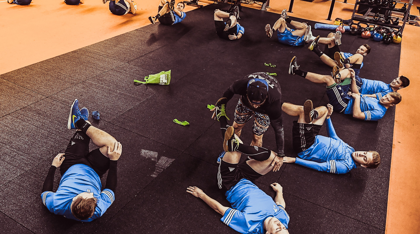 SC Kühlenfels 1. Mannschaft beim Cross Gym Training mit Bastian Lumpp in der Sportwelt Pegnitz