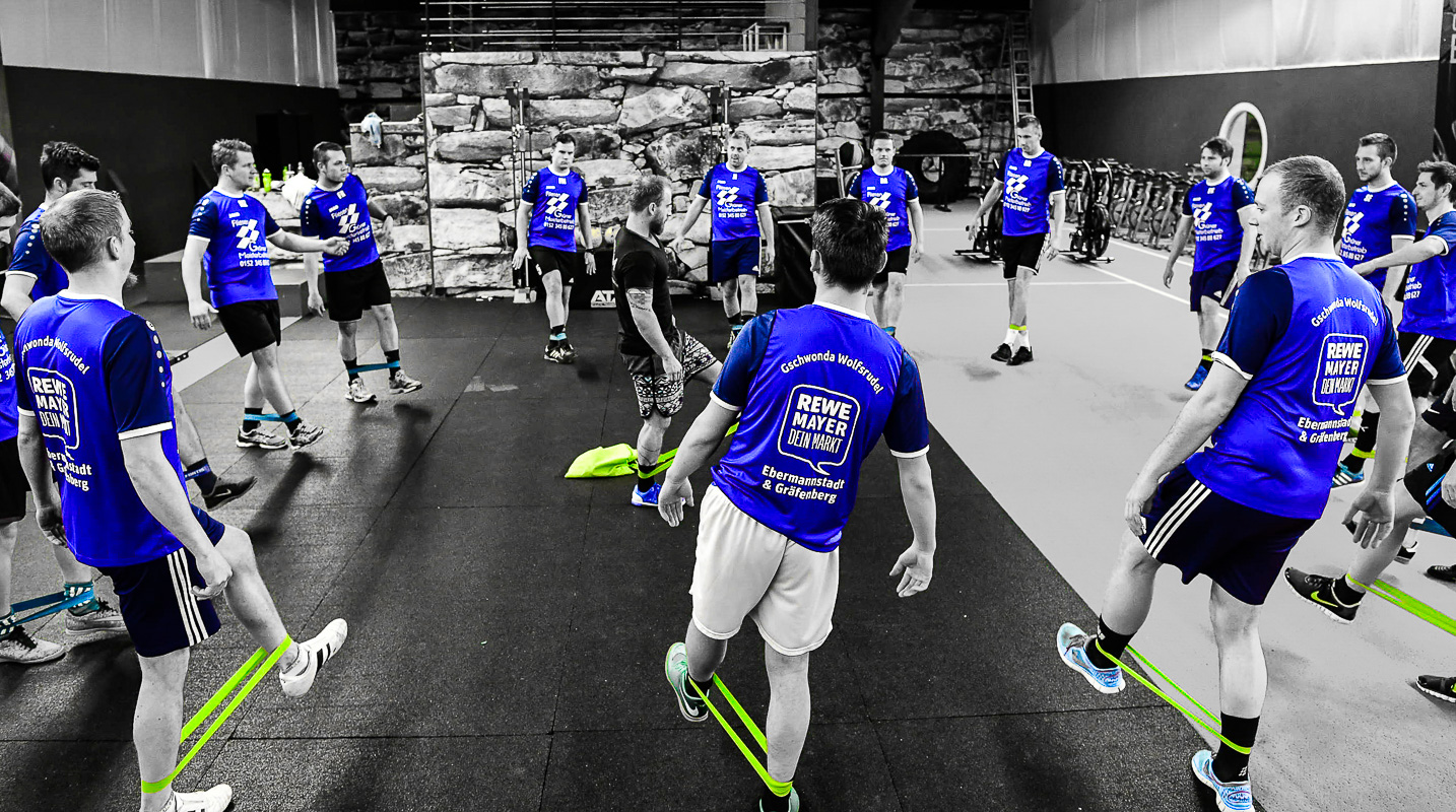 SG Geschwand / Wolfsberg 1. Mannschaft vom Gschonda Wolfsrudel beim Cross Gym Training mit Bastian Lumpp in der Sportwelt Pegnitz