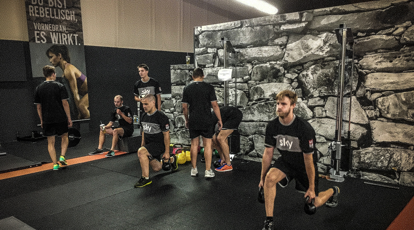 behind:the:scenes:it's:your:stage:start:play:repeat - SV Gesees / TSV Mistelbach II die Mannschaft beim Cross Gym Trainin mit Bastian Lumpp in der Sportwelt Pegnitz