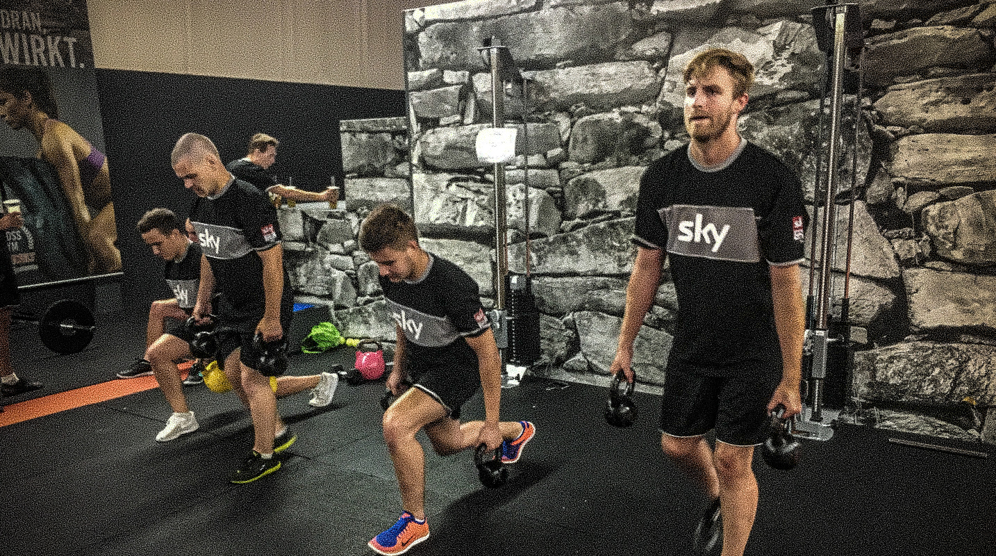 behind:the:scenes:it's:your:stage:start:play:repeat - SV Gesees / TSV Mistelbach II die Mannschaft beim Cross Gym Trainin mit Bastian Lumpp in der Sportwelt Pegnitz